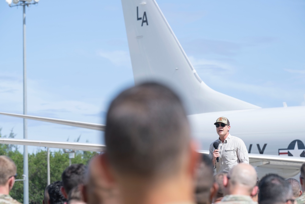 SW Visits the USS IWO Jima (LHD 7)