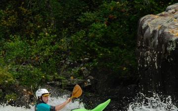 Thrill seekers take on rapids