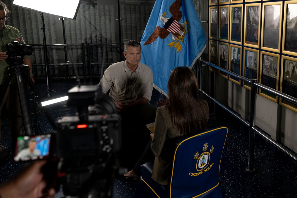 SW Visits the USS IWO Jima (LHD 7)