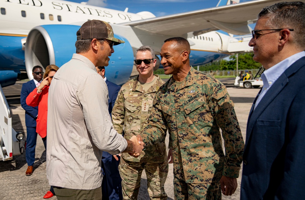 Lt Gen Worth Greets Sec War