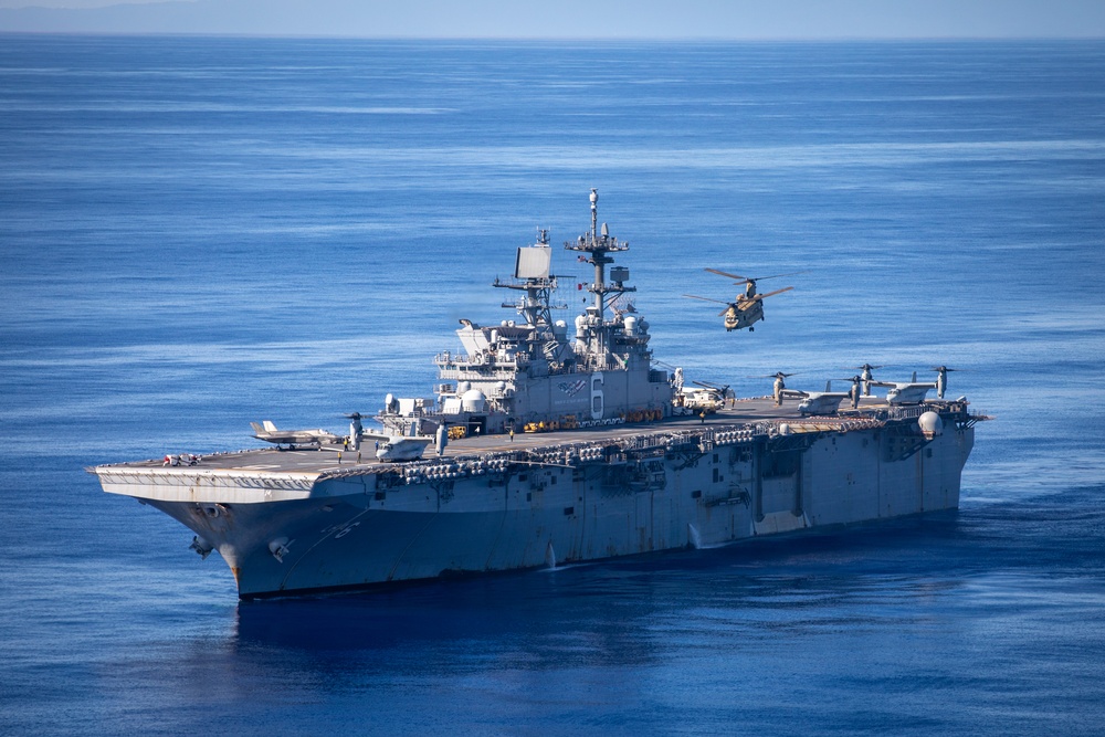 25th CAB Conducts Deck Landing Qualifications on USS America (LHA 6)