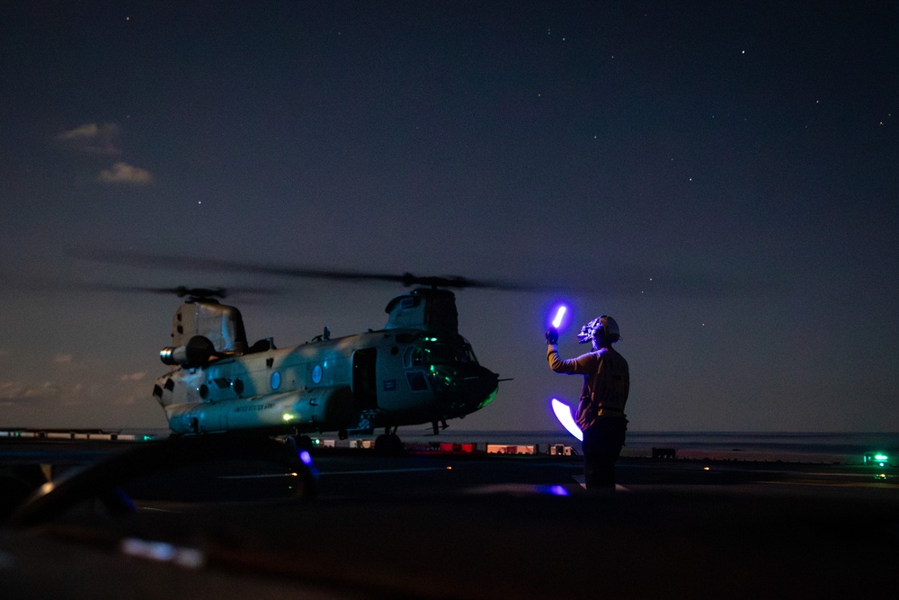 25th CAB Conducts Deck Landing Qualifications on USS America (LHA 6)