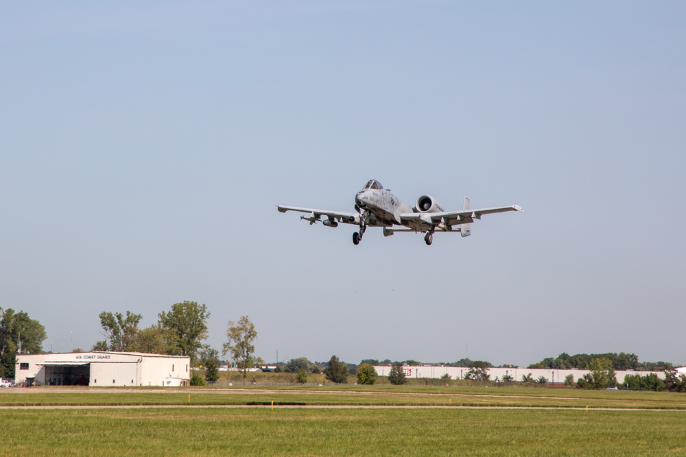 A-10s Train at Selfridge