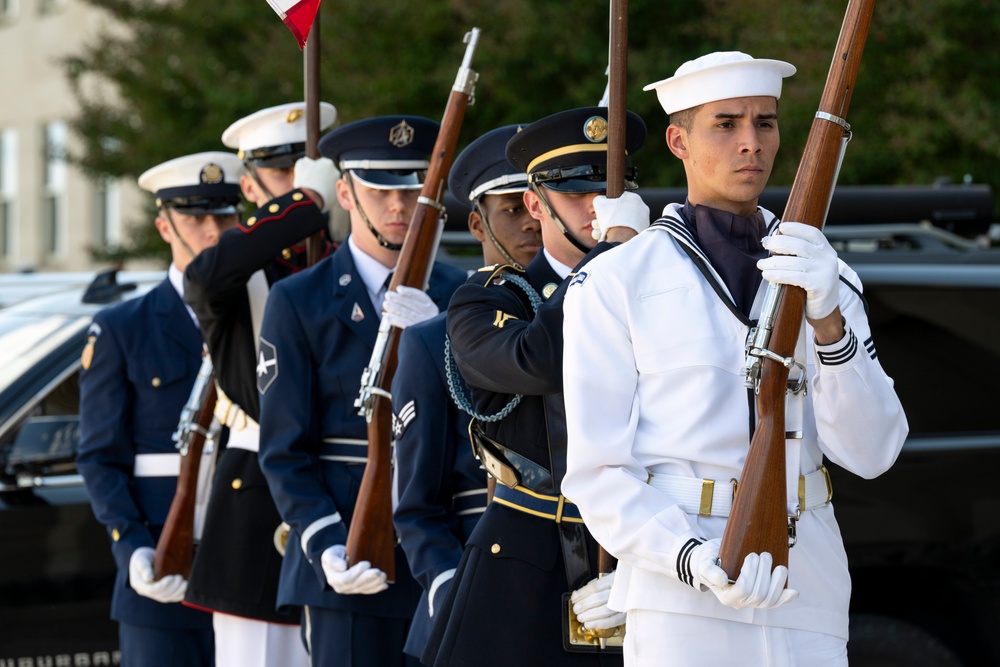 SW Hosts Singaporean Minister for Defense at the Pentagon