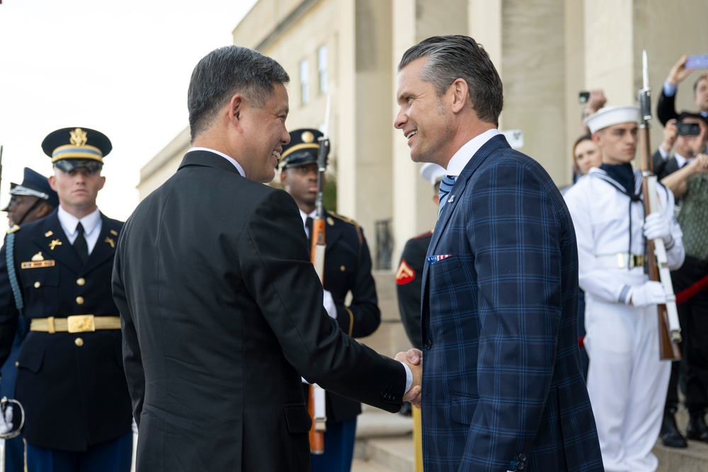 SW Hosts Singaporean Minister for Defense at the Pentagon