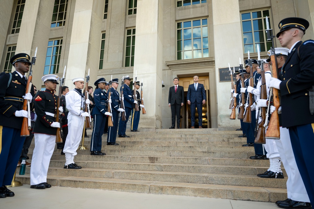 SW Hosts Singaporean Minister for Defense at the Pentagon