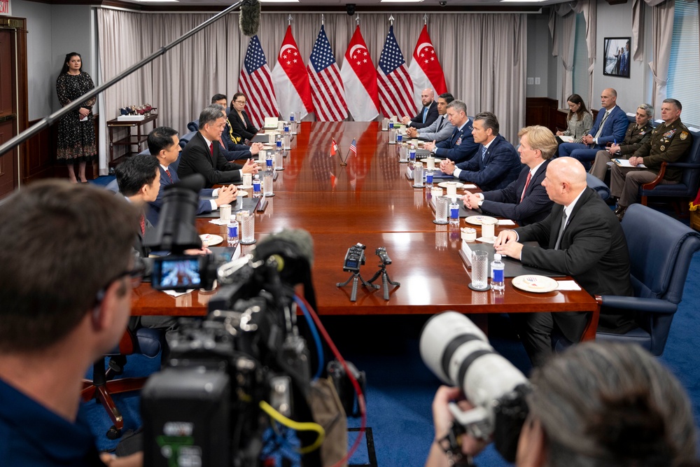 SW Hosts Singaporean Minister for Defense at the Pentagon