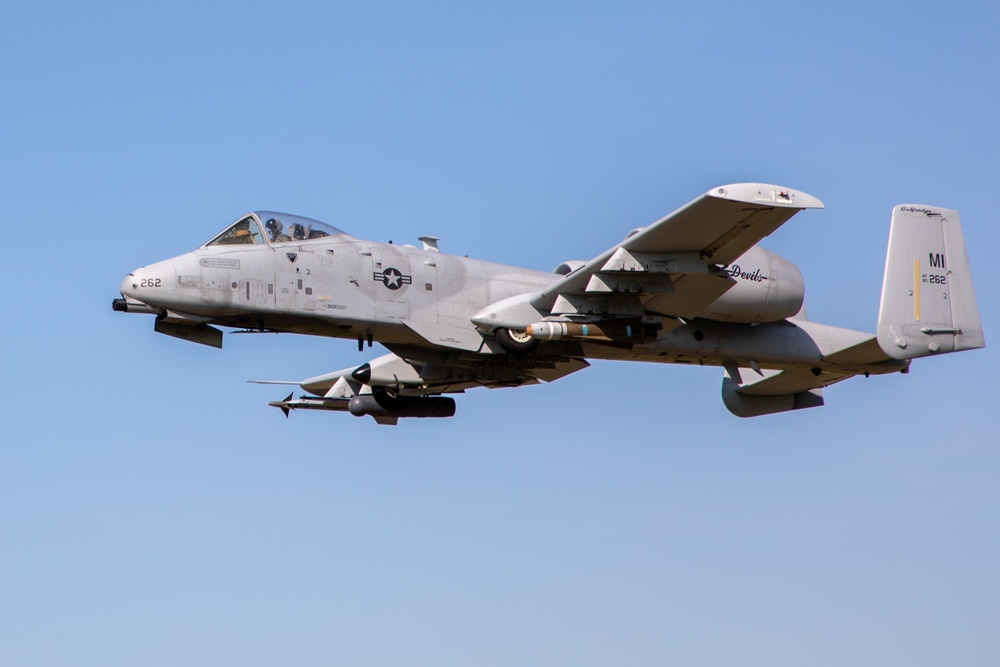 A-10s Train at Selfridge