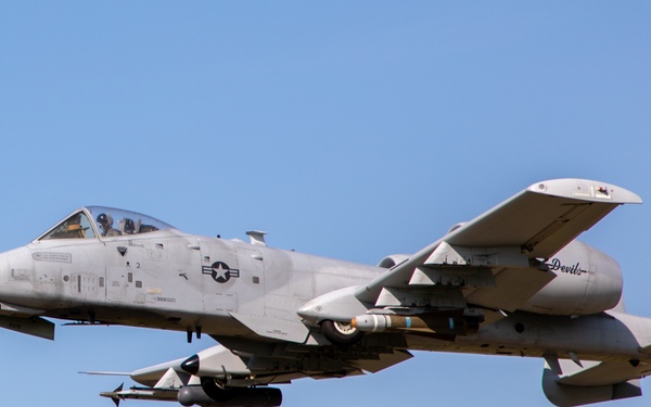 A-10s Train at Selfridge