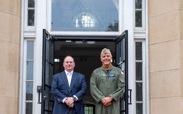 Secretary of the Navy visits Commander, Naval Air Forces