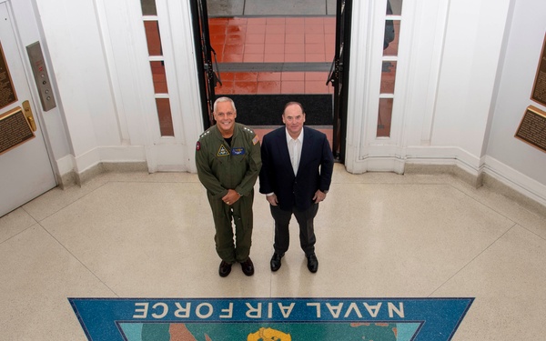 Secretary of the Navy visits Commander, Naval Air Forces