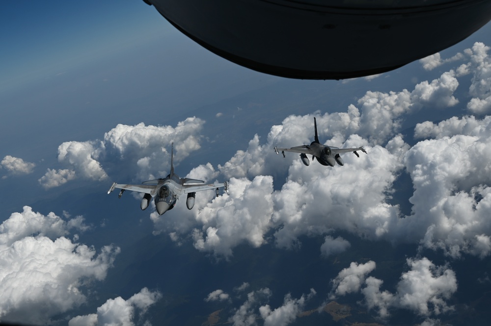 117ARW hosts flight for U.S. Embassy Members over Romania