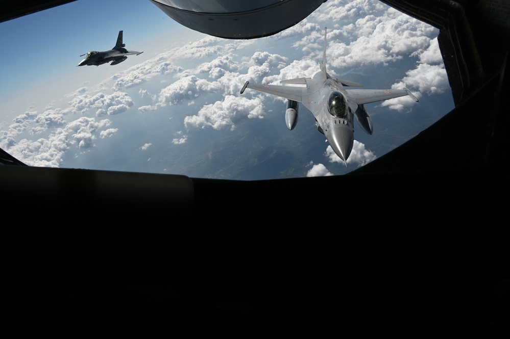 117ARW hosts flight for U.S. Embassy Members over Romania