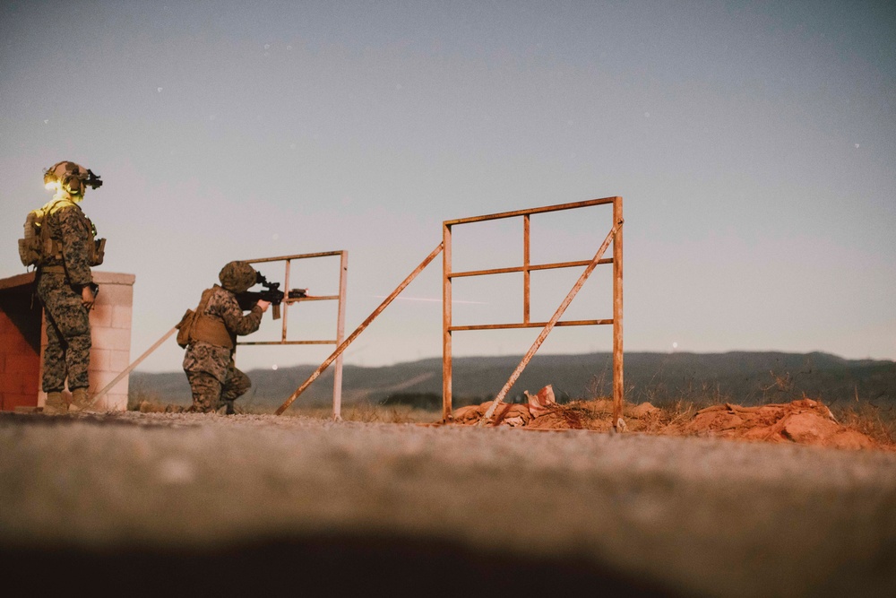 15th MEU Marines Refine Marksmanship Skills with Rifle, Pistol Ranges