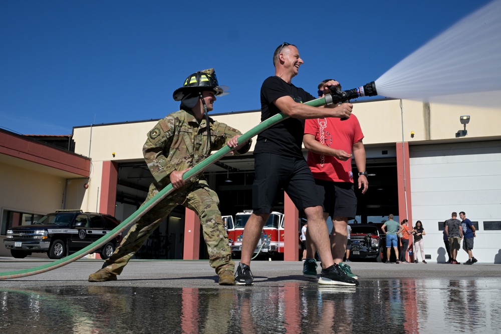 Slovenian firefighters visit Aviano