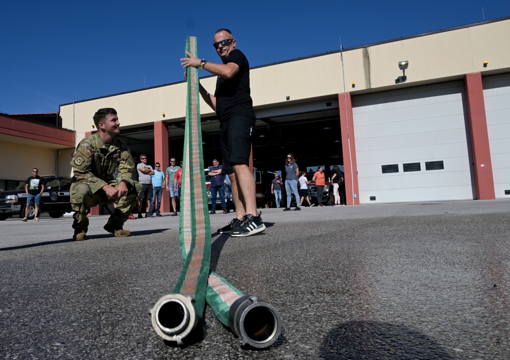Slovenian firefighters visit Aviano
