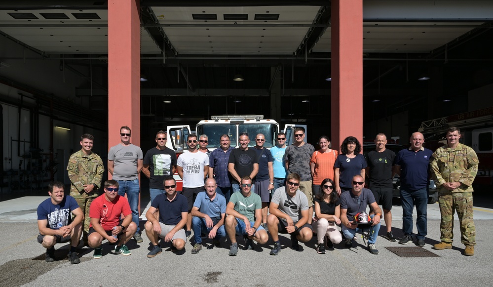 Slovenian firefighters visit Aviano