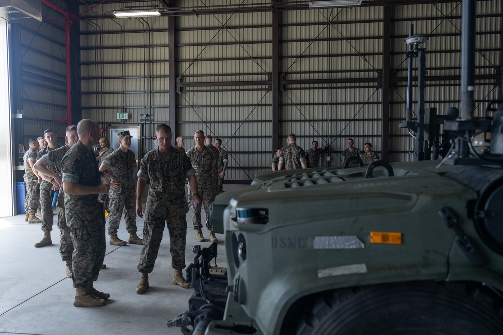 3rd MARDIV Commanding General visits 12th MLR