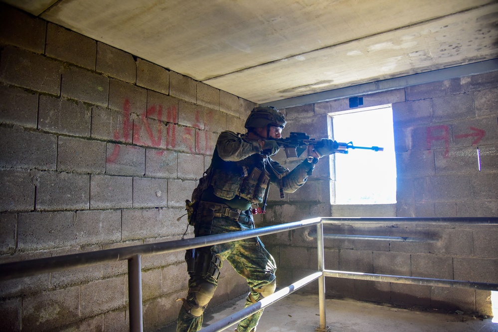 Netherlands Marine Corps Trains in GTA
