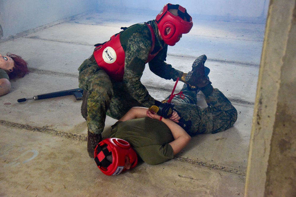 Netherlands Marine Corps Trains in GTA