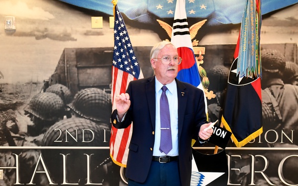 2ID recognizes Museum Director as he departs Korea after 50 years of service