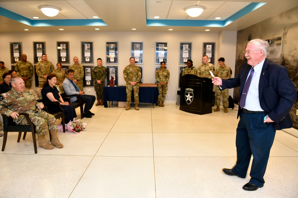 2ID recognizes Museum Director as he departs Korea after 50 years of service