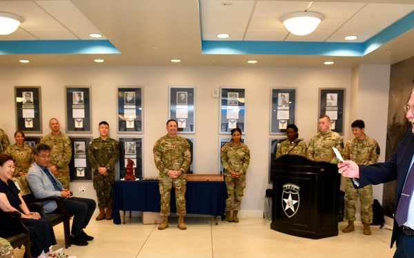 2ID recognizes Museum Director as he departs Korea after 50 years of service