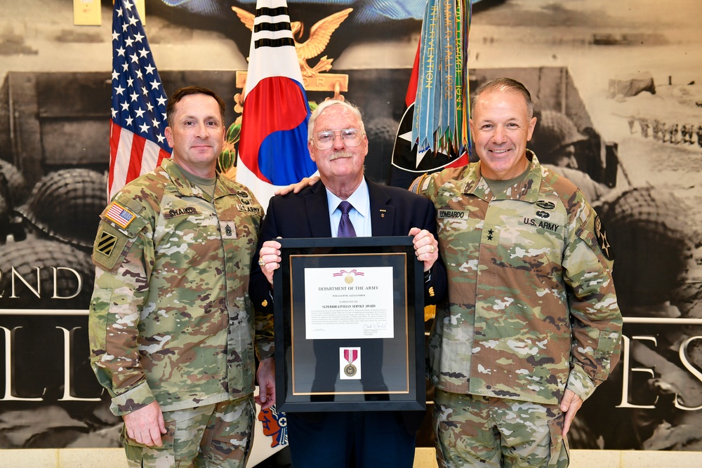 2ID recognizes Museum Director as he departs Korea after 50 years of service