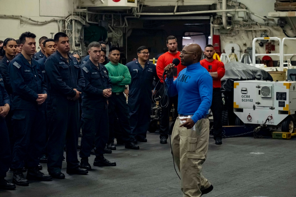 CMC Speaks with Junior. Enlisted