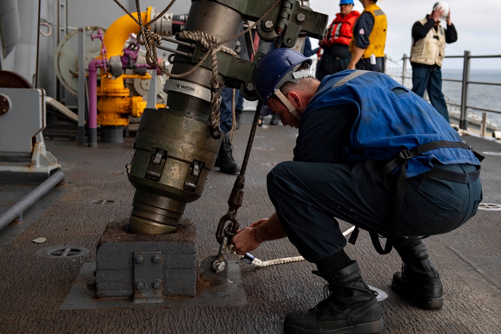 Boxer Conducts Fueling-at-Sea Rehearsal