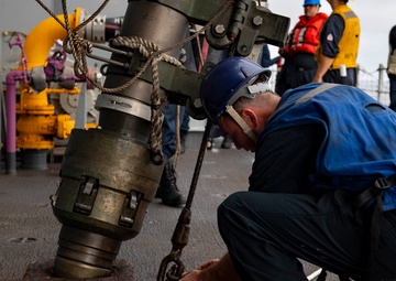 Boxer Conducts Fueling-at-Sea Rehearsal