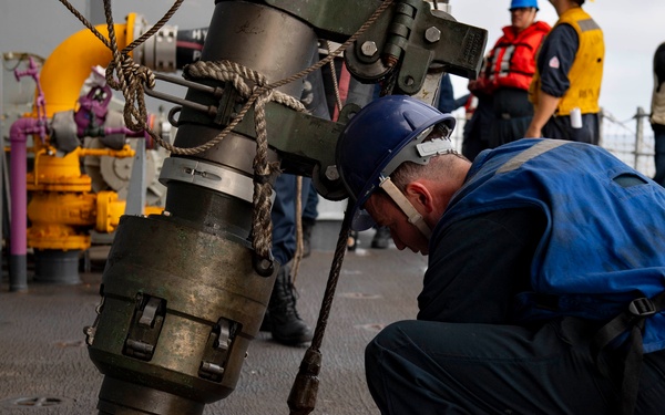 Boxer Conducts Fueling-at-Sea Rehearsal