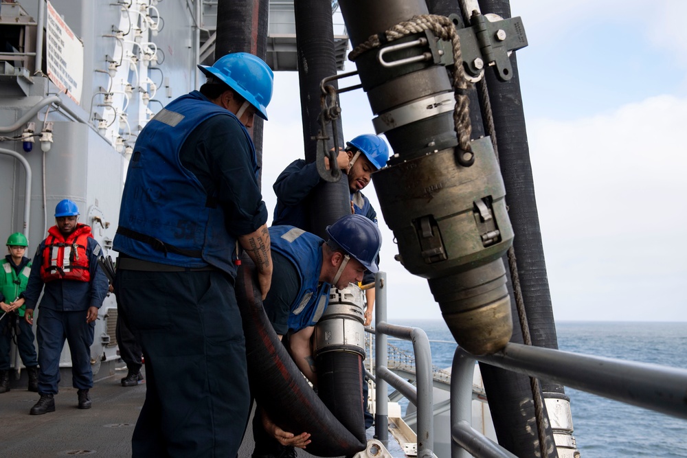 Boxer Conducts Fueling-at-Sea Rehearsal