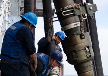 Boxer Conducts Fueling-at-Sea Rehearsal