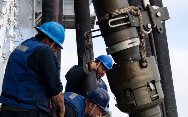 Boxer Conducts Fueling-at-Sea Rehearsal