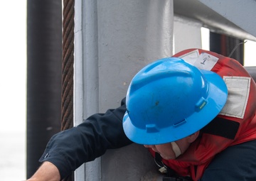Boxer Conducts Fueling-at-Sea rehearsal