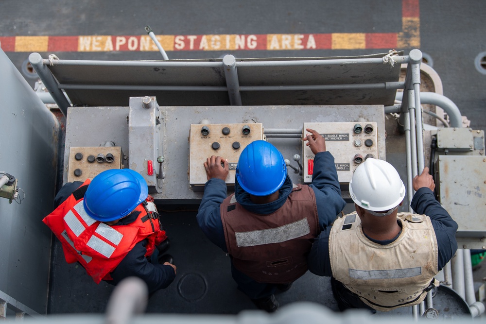 Boxer Conducts Fueling-at-Sea rehearsal