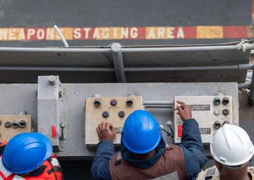 Boxer Conducts Fueling-at-Sea rehearsal