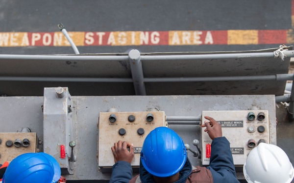 Boxer Conducts Fueling-at-Sea rehearsal