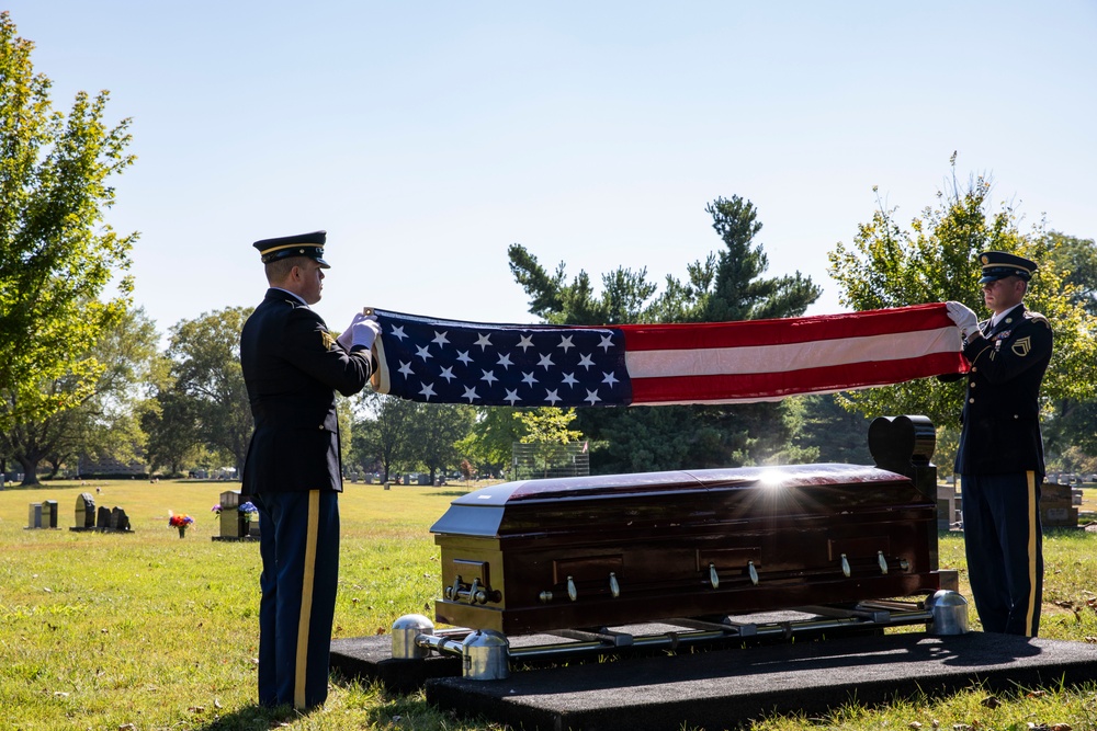 Hoosier Guardsmen Refine Drill and Ceremony Techniques at Crown Hill Cemetary