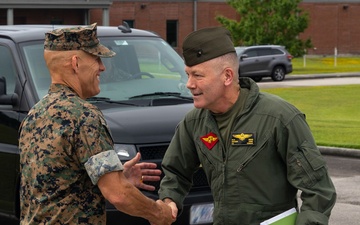 Commander From 2nd MAW Visits MARSOC