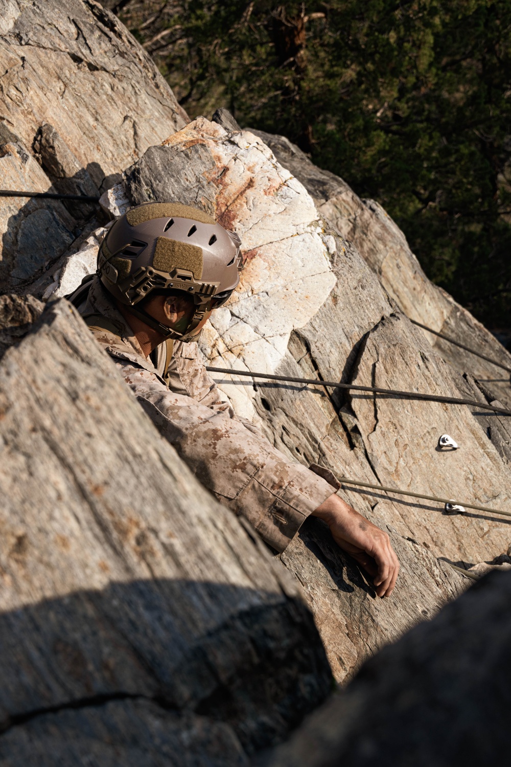BLT 3/5 and V11 Marines conduct field exercise during Assault Climbers Course