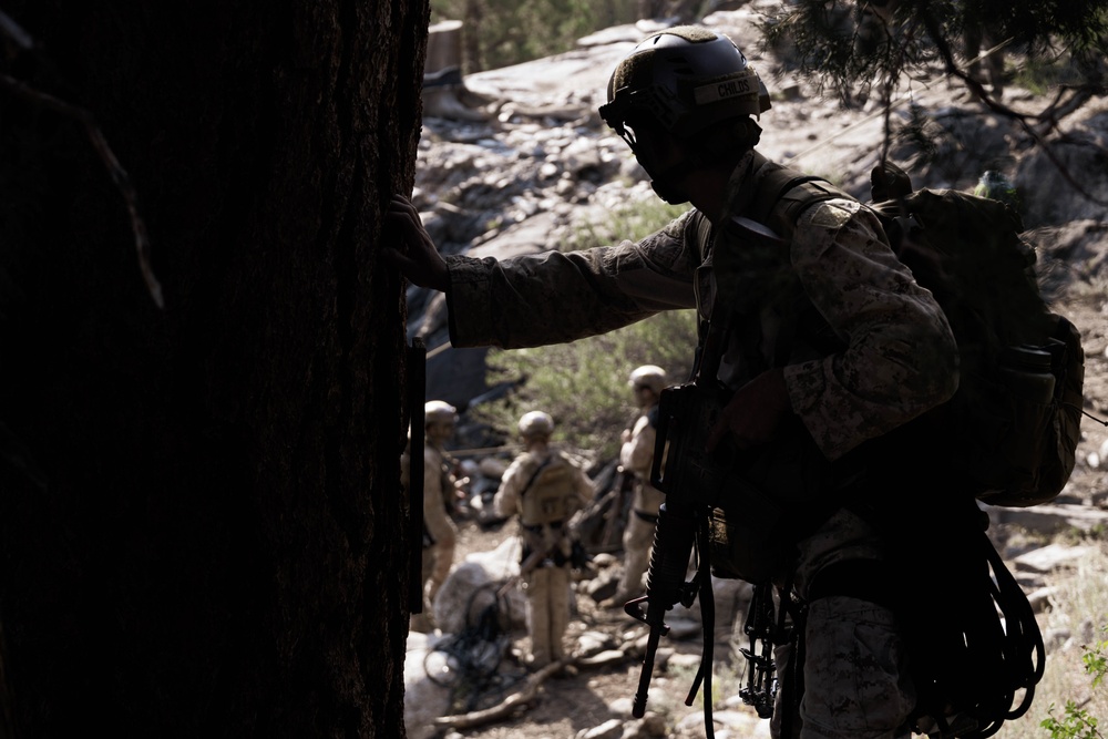 BLT 3/5 and V11 Marines conduct field exercise during Assault Climbers Course