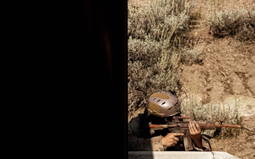 BLT 3/5 and V11 Marines conduct field exercise during Assault Climbers Course