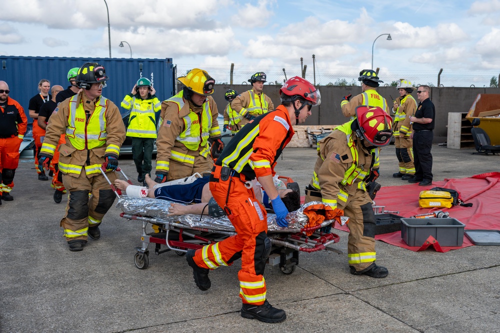 RAF Alconbury/Molesworth firefighters team up with UK paramedics for joint training