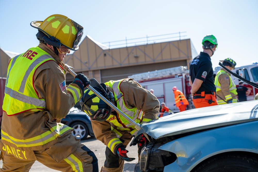 RAF Alconbury/Molesworth firefighters team up with UK paramedics for joint training