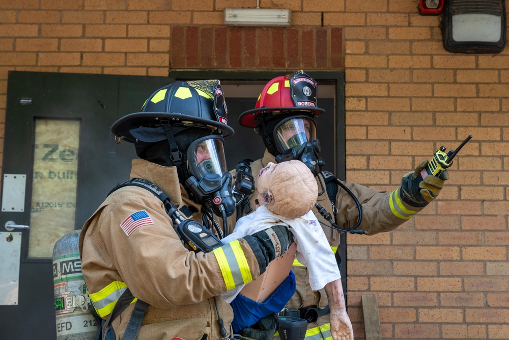 RAF Alconbury/Molesworth firefighters team up with UK paramedics for joint training