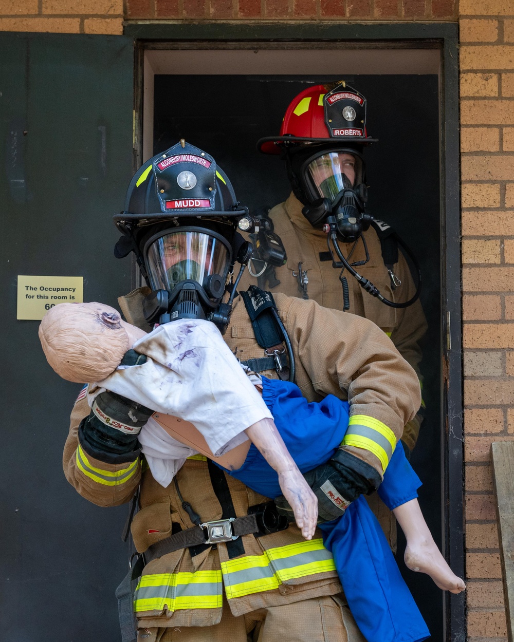 RAF Alconbury/Molesworth firefighters team up with UK paramedics for joint training