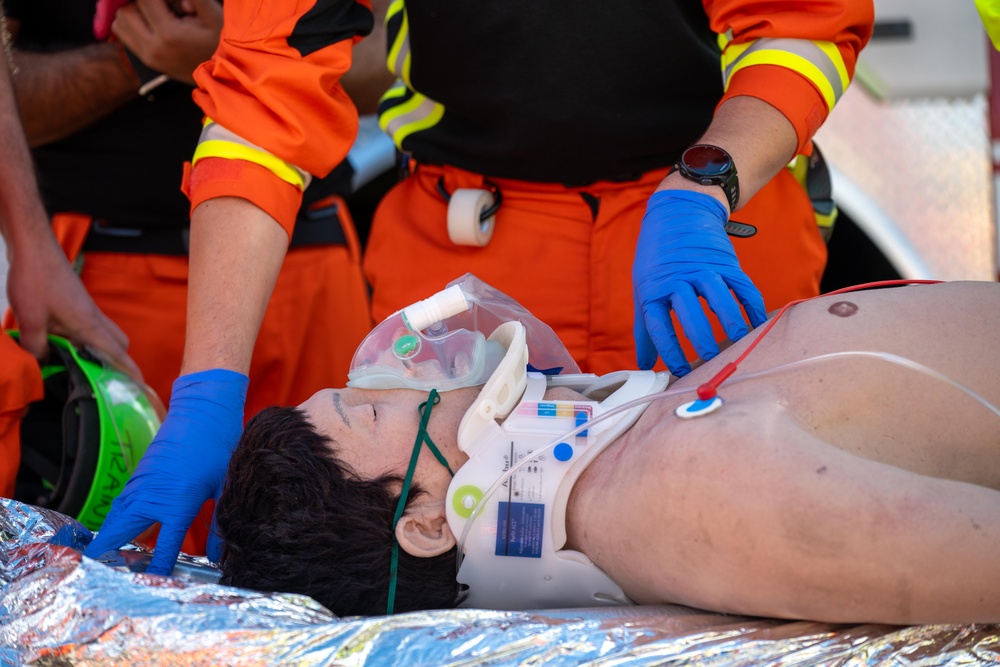 RAF Alconbury/Molesworth firefighters team up with UK paramedics for joint training