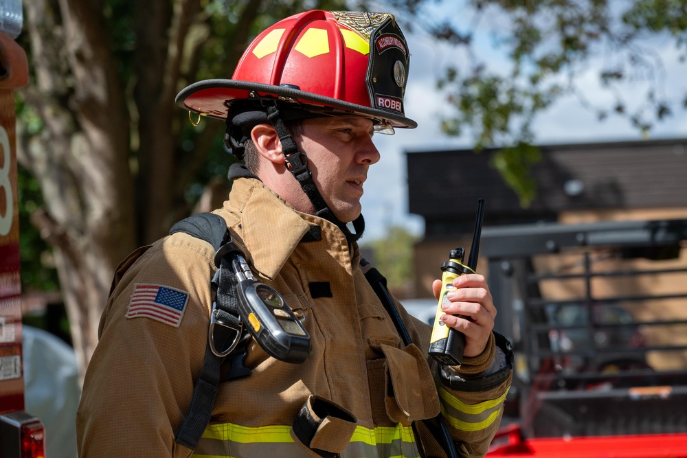 RAF Alconbury/Molesworth firefighters team up with UK paramedics for joint training